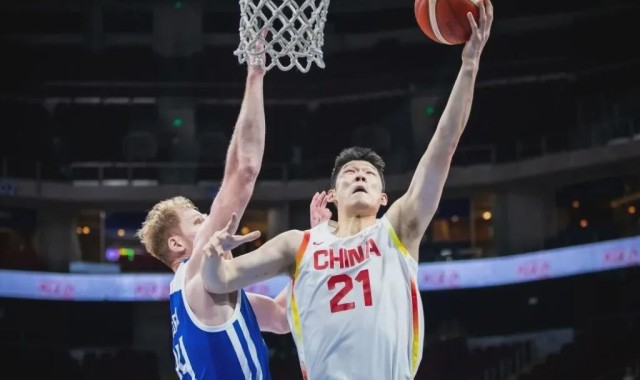 顶住了！又是惊险逆转！中国男篮赢了